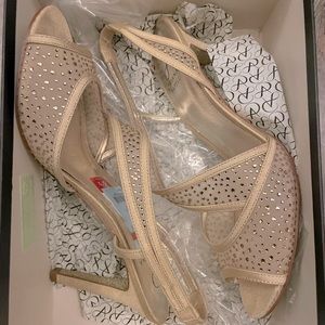 Adrianna Papell 8.5M mesh sparkling heels